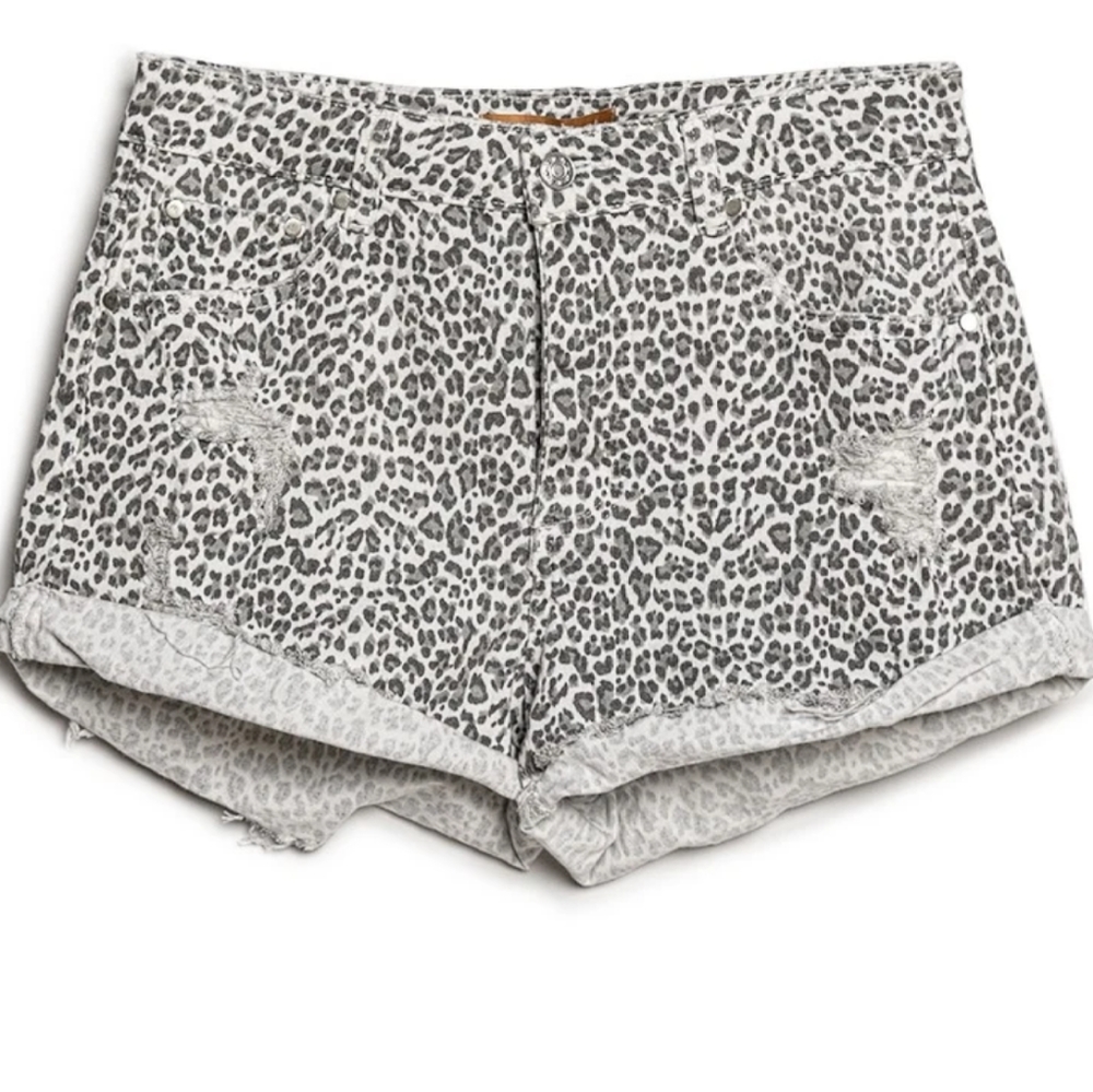 Snow Leopard Distressed and Cuffed Shorty Short Sm